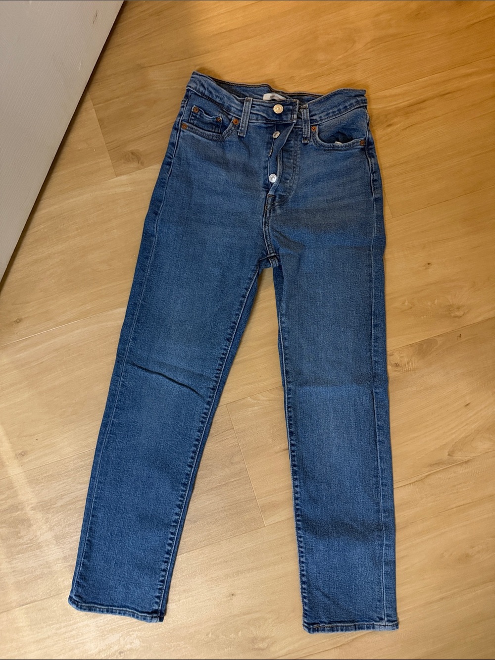 Levi Wedgie straight size 26